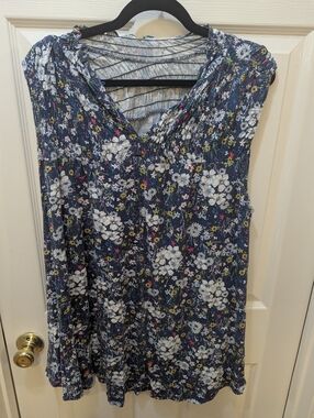 Lane Bryant Women’s Navy Floral V-Neck Sleeveless Top